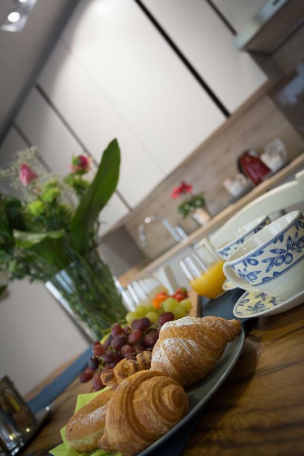 Kia Ora Suite Apartment San Zenone Bagian luar foto